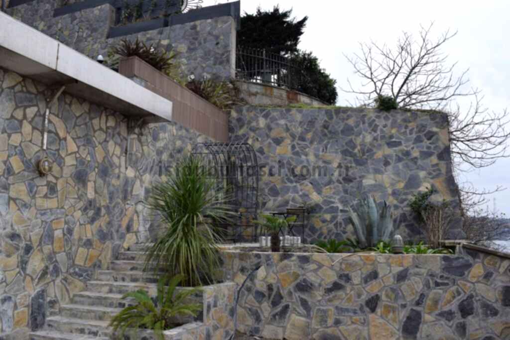 Kayrak Taşı